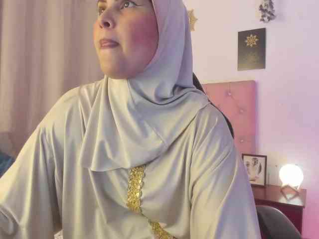 AishaAmin webcam