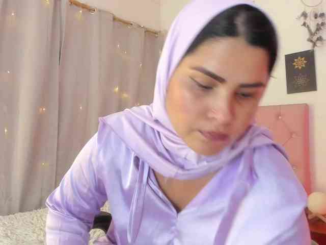 AishaAmin webcam