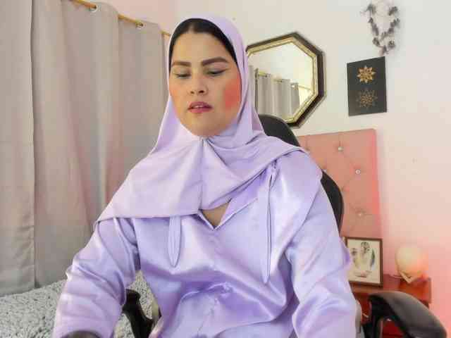 AishaAmin webcam