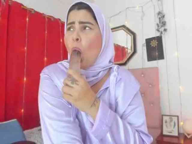 AishaAmin webcam
