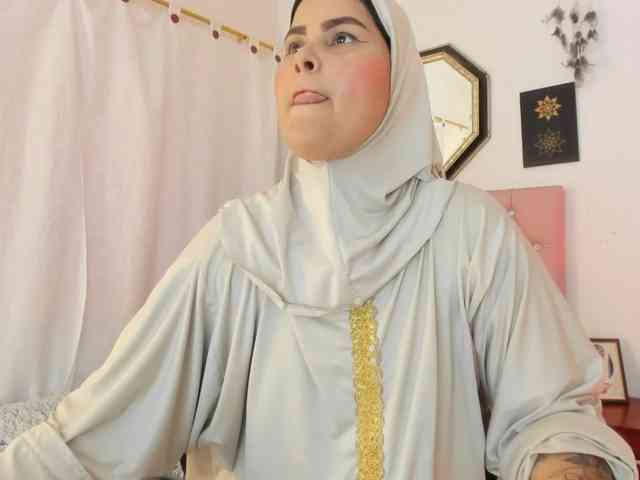 AishaAmin webcam