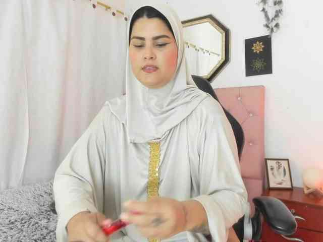 AishaAmin webcam