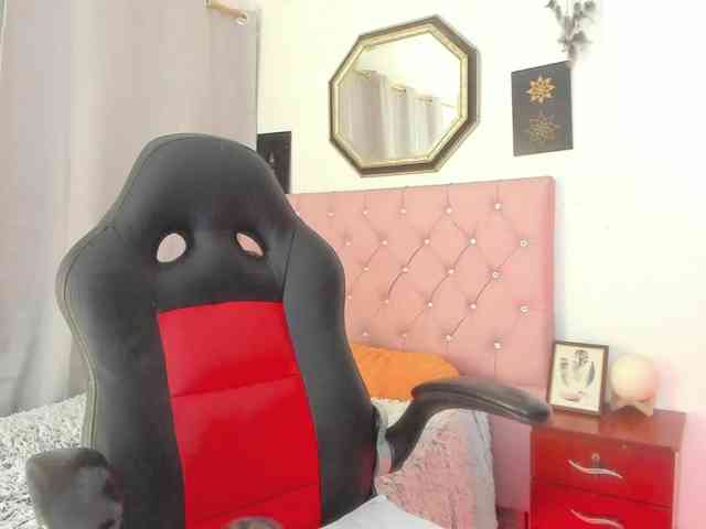 AishaAmin webcam