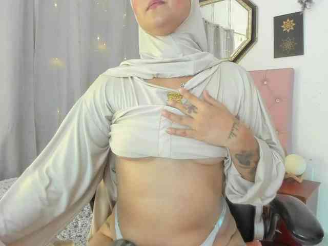 AishaAmin webcam