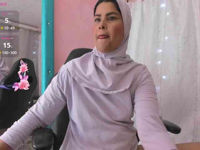 AishaAmin webcam