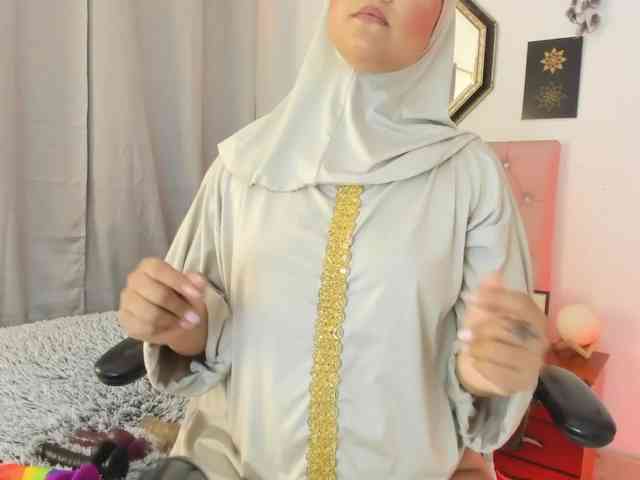 AishaAmin webcam
