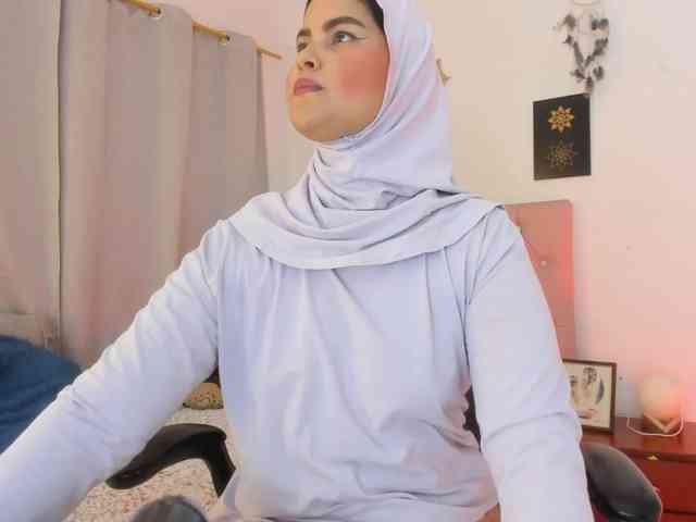 AishaAmin webcam