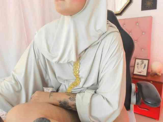 AishaAmin webcam