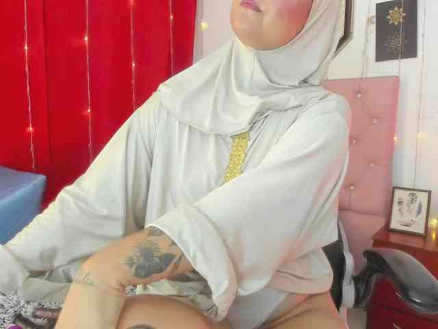 AishaAmin webcam