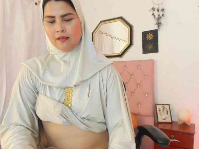 AishaAmin webcam