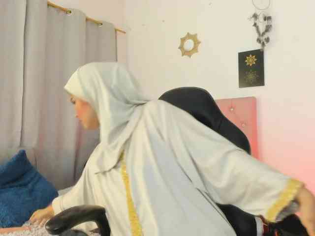AishaAmin webcam