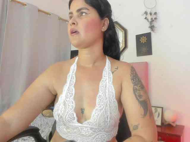 AishaAmin webcam
