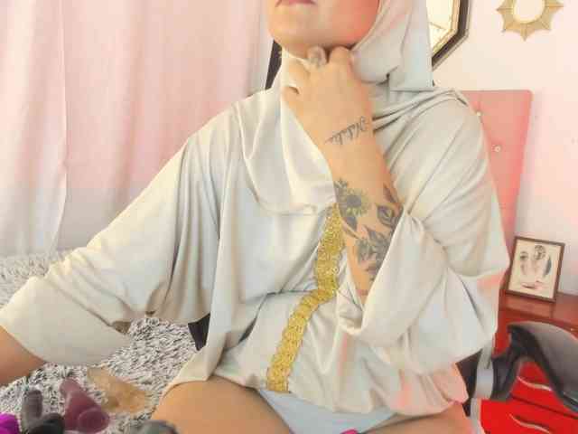 AishaAmin webcam