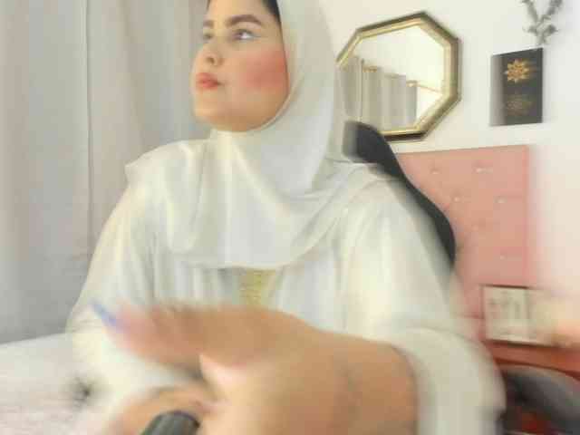 AishaAmin webcam
