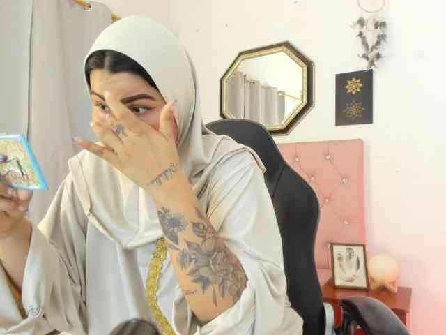 AishaAmin webcam