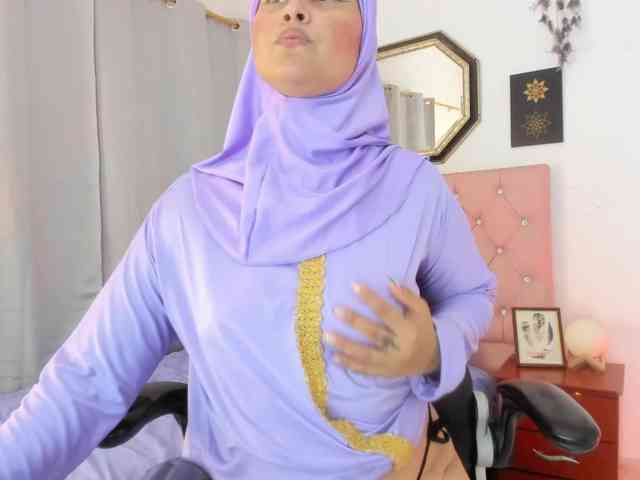 AishaAmin webcam