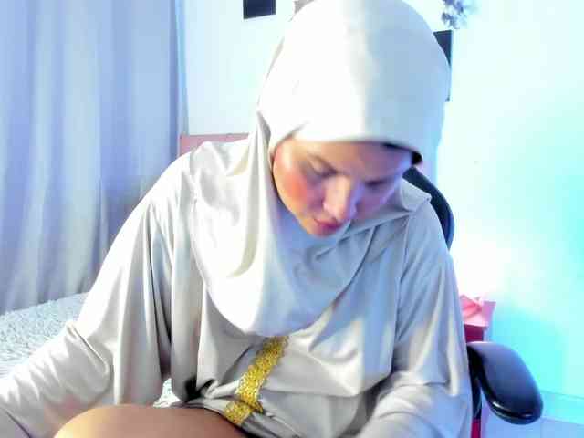 AishaAmin webcam