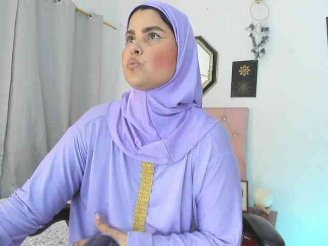 AishaAmin webcam
