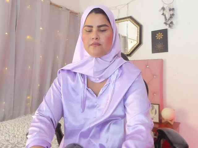 AishaAmin webcam