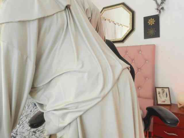 AishaAmin webcam