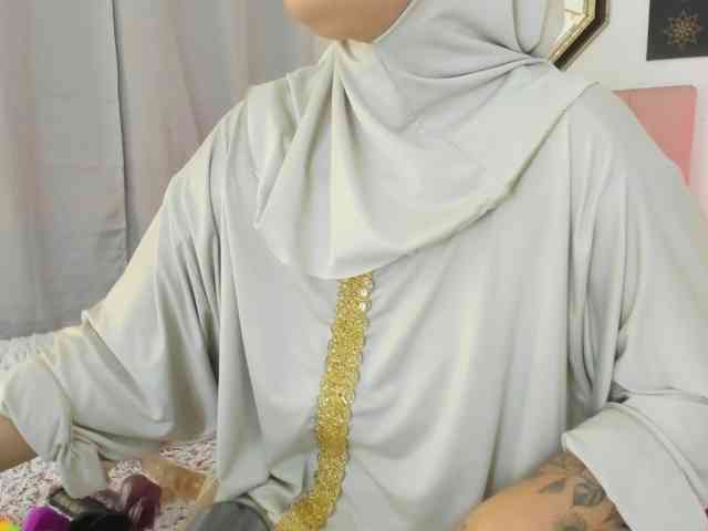 AishaAmin webcam
