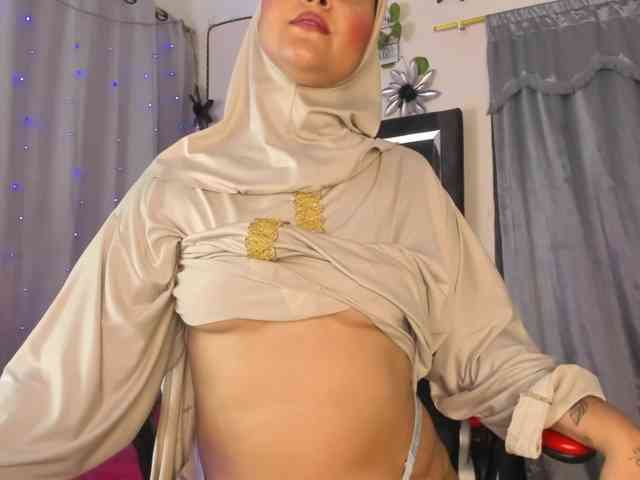 AishaAmin webcam
