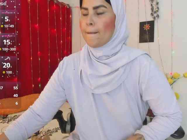 AishaAmin webcam