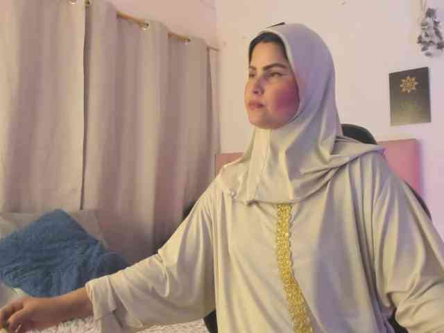 Model: AishaAmin
