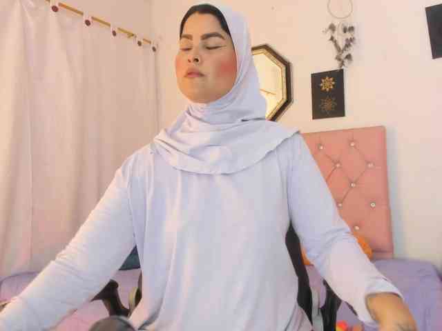 AishaAmin webcam