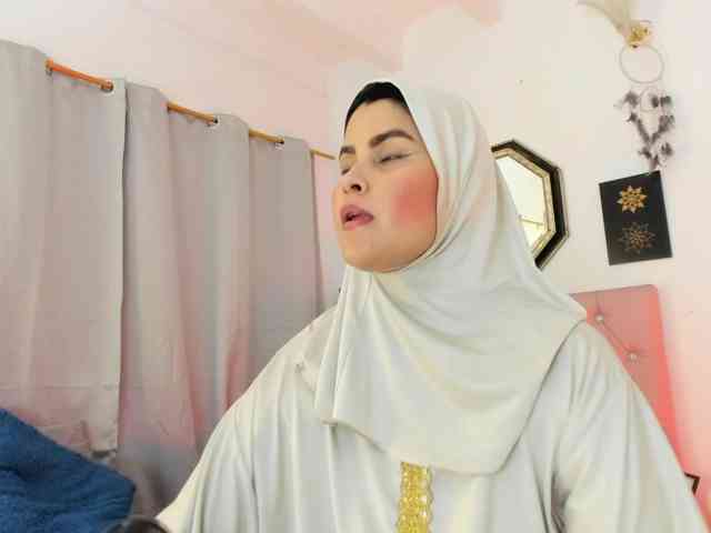 AishaAmin webcam