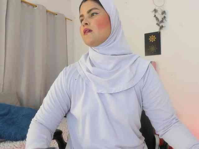 AishaAmin webcam
