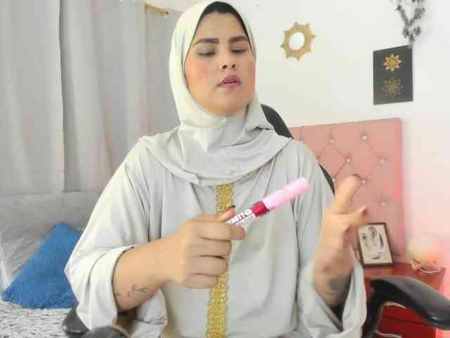 AishaAmin webcam