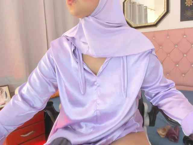 AishaAmin webcam