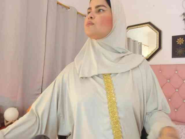 Model: AishaAmin