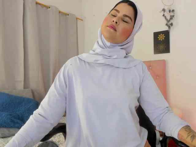 AishaAmin webcam