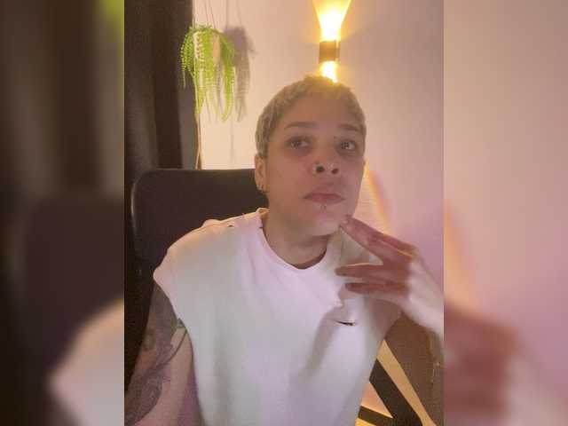 LauraR live cam on BongaCams