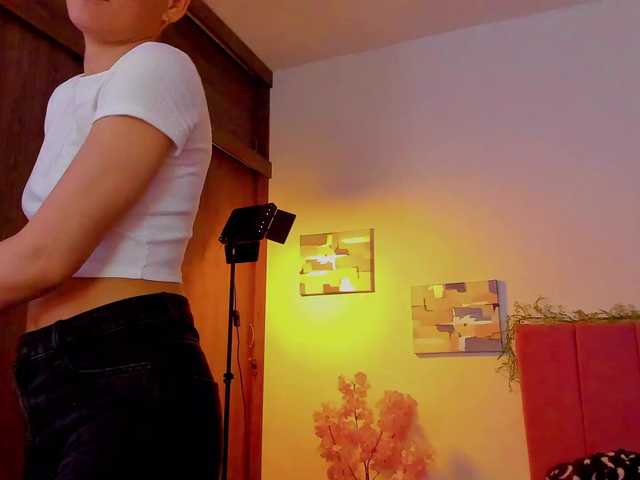 LauraR's BongaCams show and profile