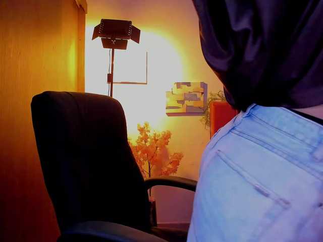 LauraR's BongaCams show and profile