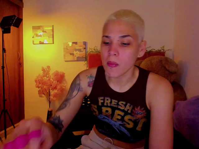 LauraR's BongaCams show and profile