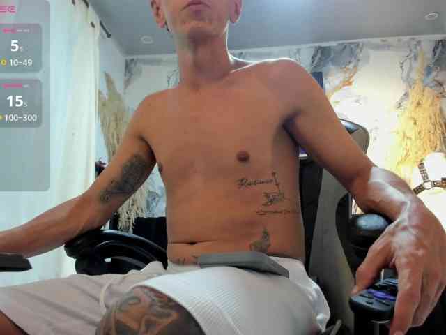 andy-dwels777