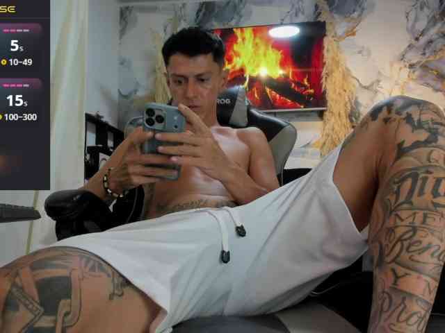 andy-dwels777