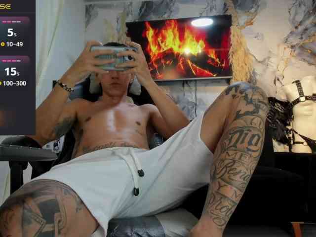andy-dwels777