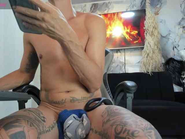 andy-dwels777
