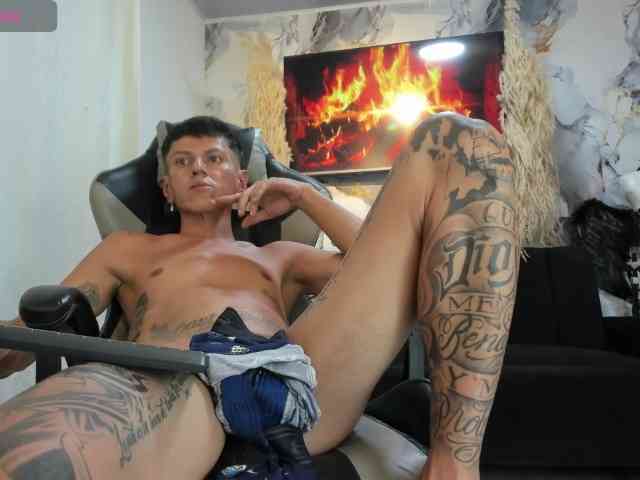 andy-dwels777