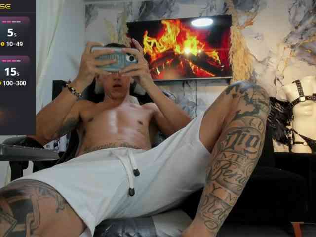 andy-dwels777