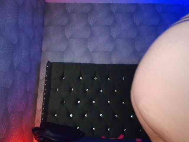 AnnaliOlsenX webcam