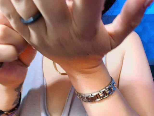 AnnaliOlsenX webcam