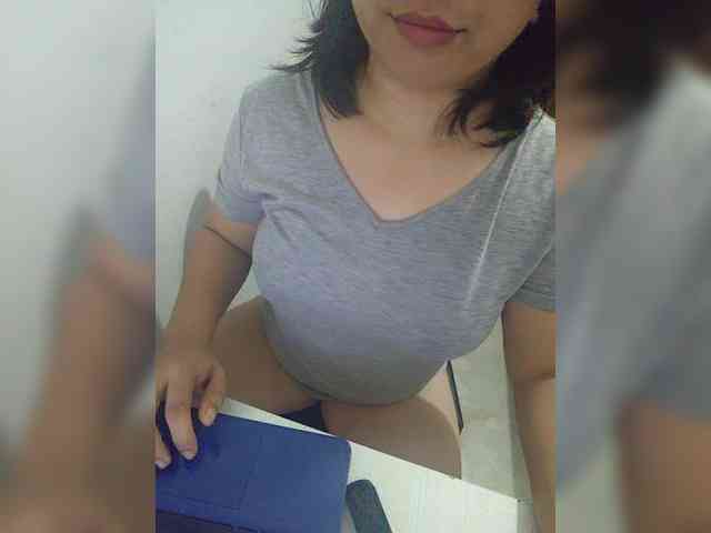 Model: RossyLove