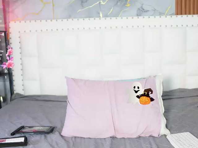 Indiancutiie live cam on BongaCams
