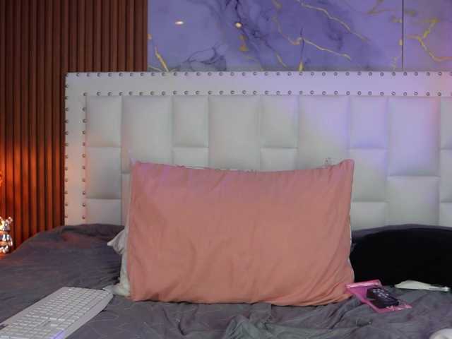 Indiancutiie live cam on BongaCams